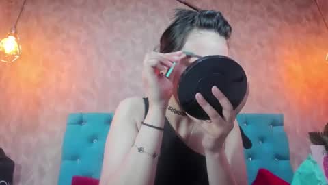 Annie online show from October 23, 2025, 6:28 pm