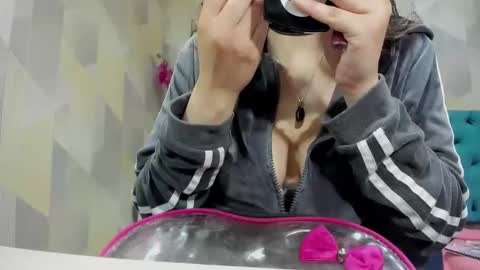 Annie online show from November 10, 2025, 4:17 pm