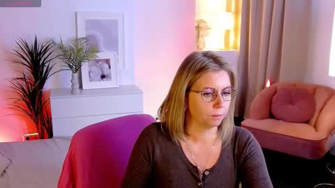 Annie online show from September 30, 2025, 5:56 am