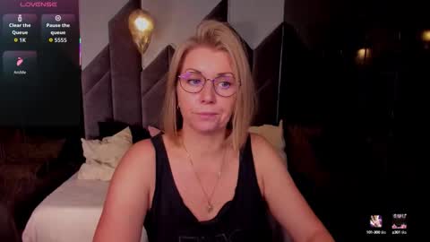 Annie online show from October 16, 2025, 5:52 am