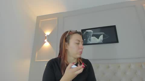 Annie online show from December 26, 2024, 11:54 am