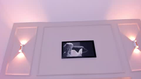 Annie online show from December 31, 2024, 8:12 pm