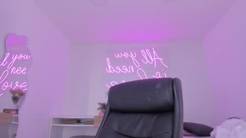 Annie online show from January 30, 2025, 8:42 pm