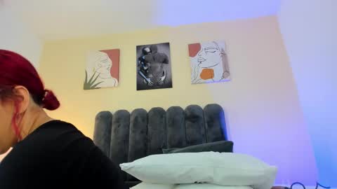 Annie online show from November 25, 2025, 12:16 pm