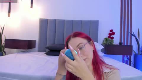 Annie online show from November 26, 2025, 11:55 am