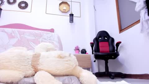 Annie online show from February 1, 2025, 8:26 pm