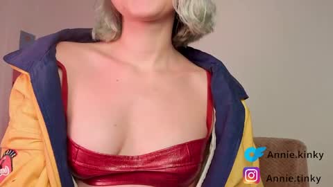 annietinky online show from April 6, 2026, 10:11 pm