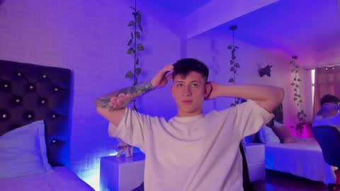 Snapshot of anniie_and_alex chatting on December 8, 2024, 1:25 pm Annie Alex online show from December 8, 2024, 1:25 pm