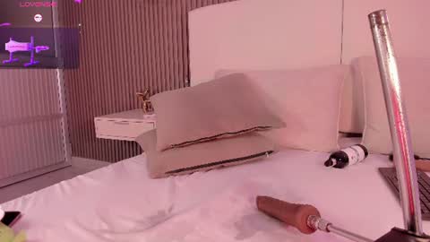 Snapshot of anniie_clarkson chatting on July 1, 2026, 8:52 pm ANNIE online show from July 1, 2026, 8:52 pm