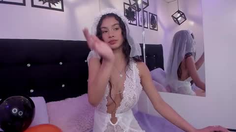 Snapshot of anniie_evans1 chatting on October 22, 2025, 4:35 am Annie Evans online show from October 22, 2025, 4:35 am