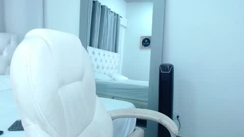 ANNY LOUIS online show from February 19, 2025, 2:12 am