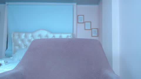 ANNY LOUIS online show from February 24, 2025, 5:00 am