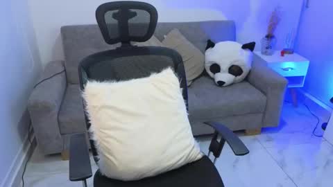 ANNY LOUIS online show from September 25, 2025, 7:50 pm