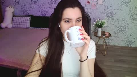 Annie online show from January 10, 2025, 4:54 am