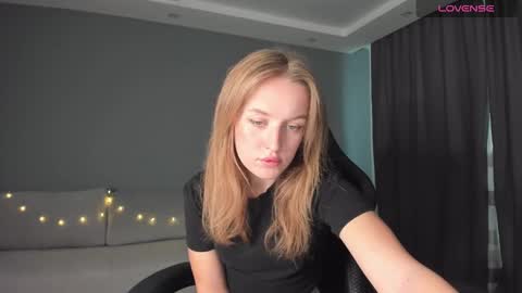 Snapshot of annyfourse chatting on December 2, 2024, 8:09 am AnnyFourse online show from December 2, 2024, 8:09 am