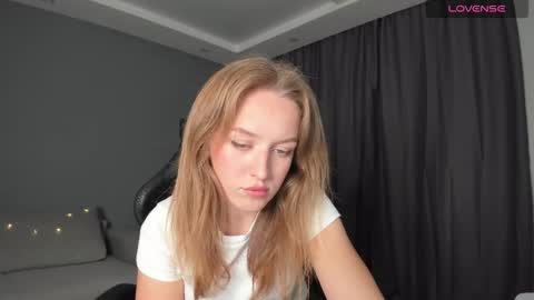 Snapshot of annyfourse chatting on December 5, 2024, 7:17 pm AnnyFourse online show from December 5, 2024, 7:17 pm