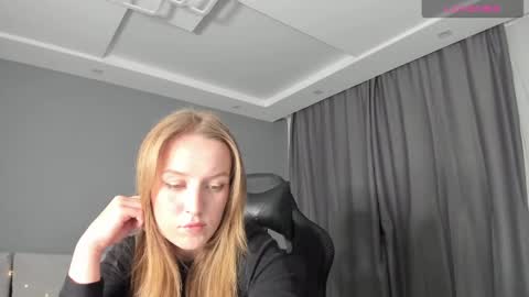 Snapshot of annyfourse chatting on December 11, 2024, 7:46 pm AnnyFourse online show from December 11, 2024, 7:46 pm