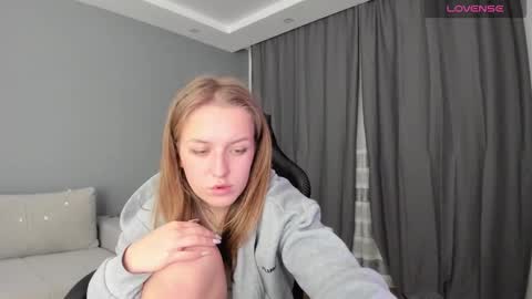 Snapshot of annyfourse chatting on December 18, 2024, 1:59 am AnnyFourse online show from December 18, 2024, 1:59 am