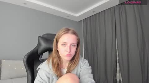 Snapshot of annyfourse chatting on December 18, 2024, 5:04 am AnnyFourse online show from December 18, 2024, 5:04 am