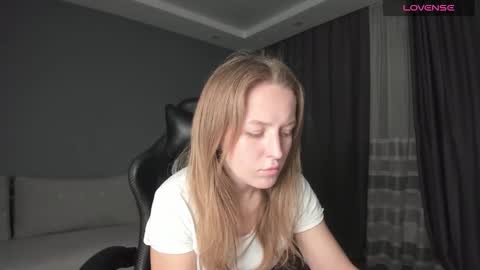 Snapshot of annyfourse chatting on December 22, 2024, 5:53 pm AnnyFourse online show from December 22, 2024, 5:53 pm