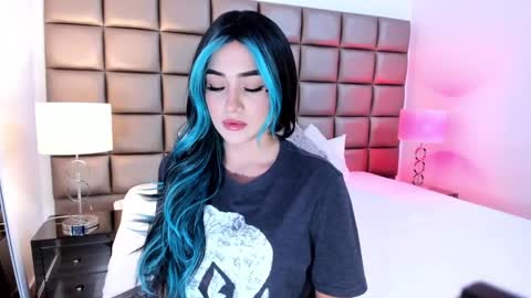 Snapshot of annyhizzle chatting on February 2, 2025, 9:34 pm online show from February 2, 2025, 9:34 pm