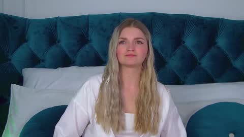 annyraii online show from November 23, 2025, 8:03 am