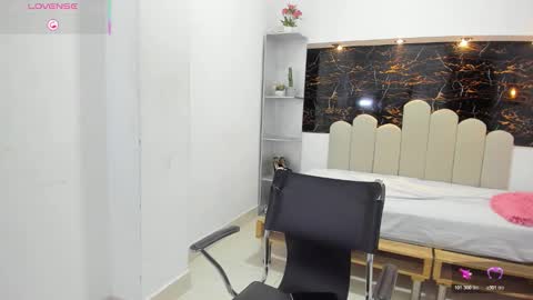 Anny online show from October 25, 2025, 8:36 pm