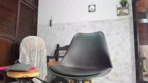 dani online show from October 17, 2025, 4:31 pm