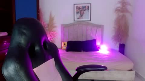 annyrusso online show from February 9, 2026, 4:55 pm