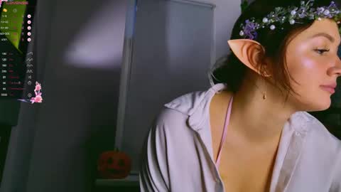 AnnySue online show from October 31, 2025, 5:41 am