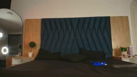 annysyzayven online show from February 26, 2026, 4:44 am