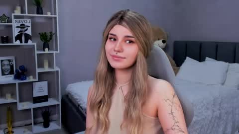 Anora online show from April 22, 2026, 3:02 pm