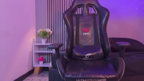 Anthonella Smiith online show from May 1, 2026, 5:12 am