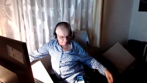 Snapshot of anton1957 chatting on December 19, 2024, 8:23 pm anton online show from December 19, 2024, 8:23 pm