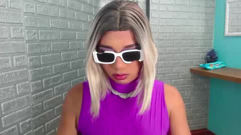 IM ANTONELA online show from September 18, 2025, 2:35 am