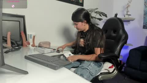   online show from April 8, 2026, 7:36 pm