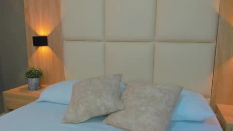 A N T O N E L L A  online show from November 29, 2025, 12:19 pm