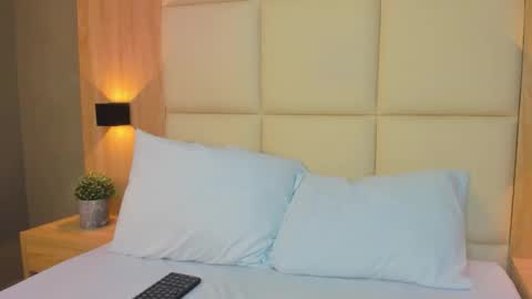 A N T O N E L L A  online show from December 19, 2025, 12:12 pm