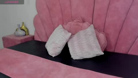 antonella_foxxxx online show from April 18, 2026, 10:32 pm