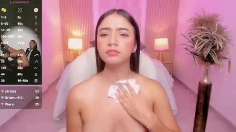 Snapshot of antonella_grayy chatting on April 29, 2026, 5:30 pm Antonella Grayy online show from April 29, 2026, 5:30 pm