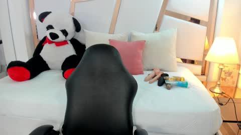 Snapshot of antonella_moon7 chatting on February 19, 2026, 3:35 am Antonella Moon 7 online show from February 19, 2026, 3:35 am