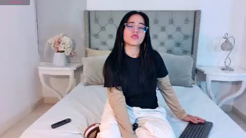 Antonella online show from July 3, 2026, 2:07 am