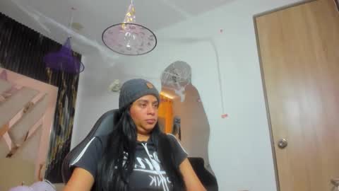 AntonellaTawer online show from October 16, 2025, 7:04 pm