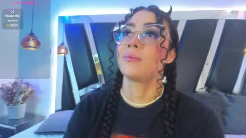 A N T O N E L L E  online show from November 22, 2025, 11:31 am