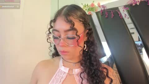 A N T O N E L L E  online show from June 3, 2026, 2:33 pm