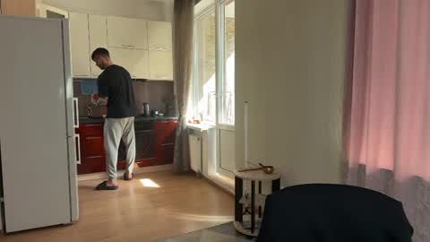 Tom online show from April 17, 2026, 8:28 am