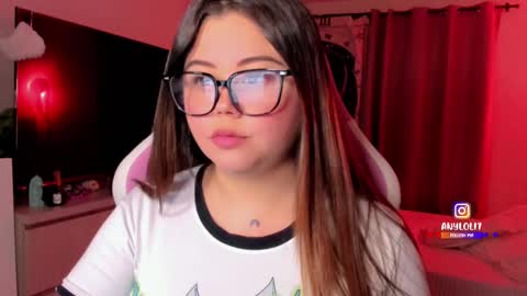   Independent model  online show from October 30, 2025, 10:38 am