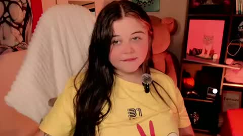   Independent model  online show from July 9, 2026, 9:19 pm