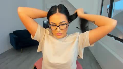 Anya online show from November 7, 2025, 5:40 am