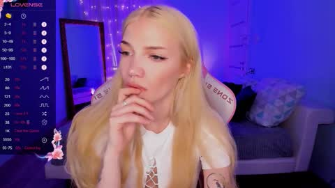 Snapshot of anyataylorr chatting on October 22, 2025, 2:34 am Anya online show from October 22, 2025, 2:34 am